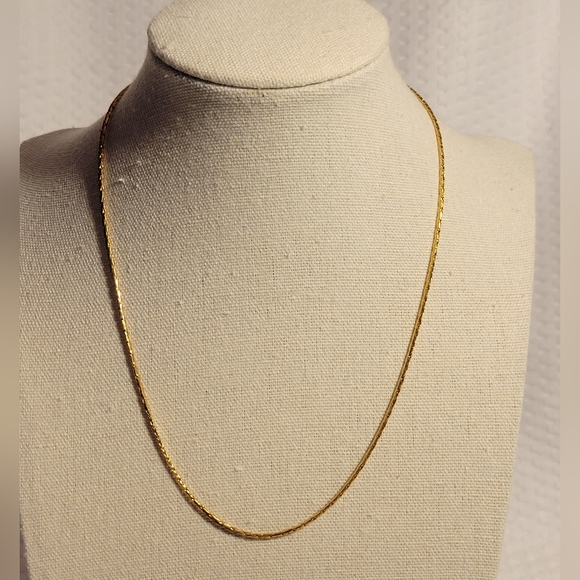 Trifari Necklace Gold Tone Serpentine Chain Vintage 0.9mm Dainty Choker 16 in - Picture 1 of 10